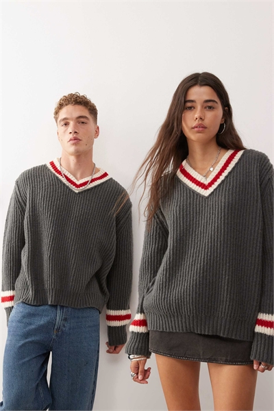 Универсальный вязаный свитер с V-образным вырезом артикул 147663120