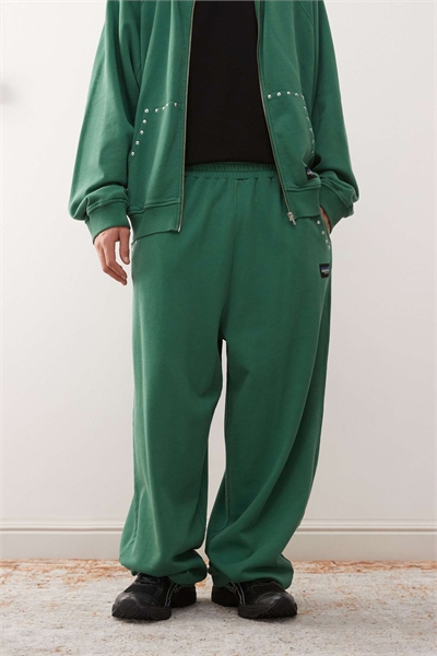 Свободные джоггеры с заклепками артикул 150368021