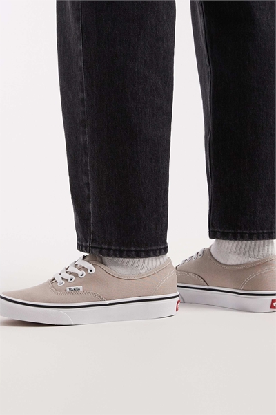 Оригинальные кроссовки артикул 153848979