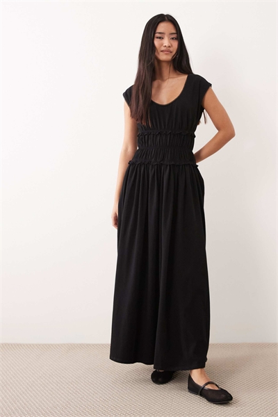 Макси-платье с короткими рукавами и зауженной талией артикул 156153333