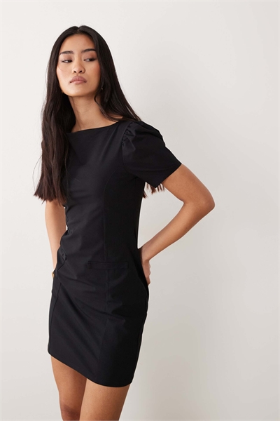 Мини-платье с пышными рукавами и карманами, черного цвета артикул 156039126