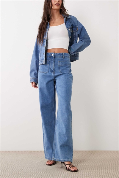 Джинсы с прямыми брючинами и накладными карманами артикул 155726471