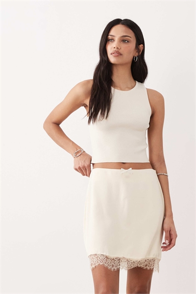 Мини-юбка с атласной кружевной отделкой артикул 155585146