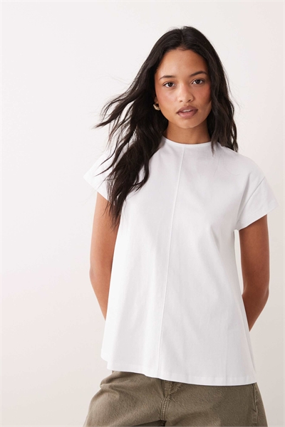 Легкий топ с короткими рукавами и декоративными швами артикул 156227268