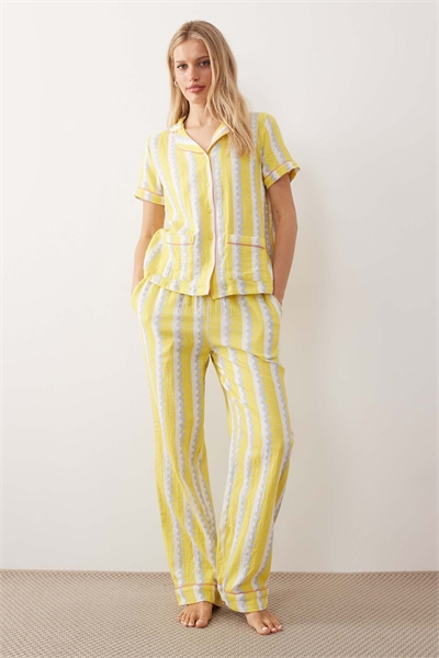 Комплект ночного белья с принтом «Wiggle» с рубашкой с отложным воротником и короткими рукавами и длинными штанами артикул 153021039