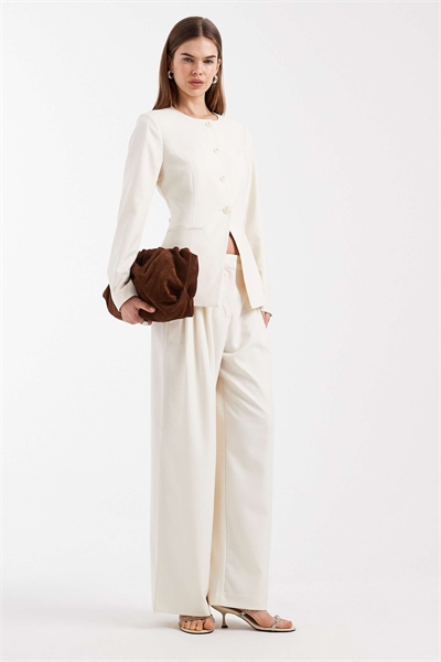 Комплект из брюк с широкими брючинами и складками спереди артикул 153813088