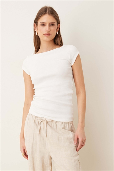 Футболка с ребристым горлом-лодочкой артикул 154841093