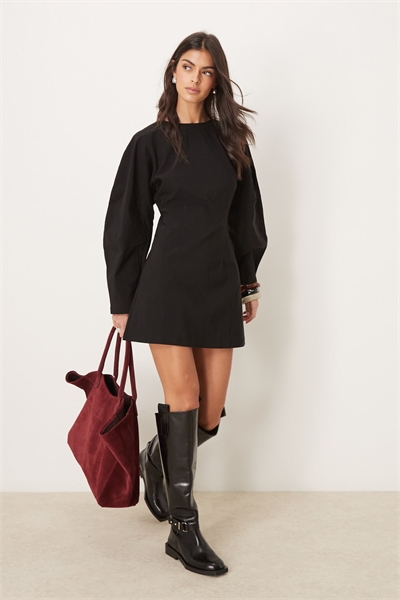 Мини-платье с зауженной талией и рукавами-трубочками артикул 141188557