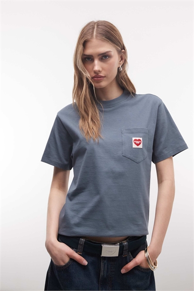 Футболка с сердечком на груди артикул 154673341