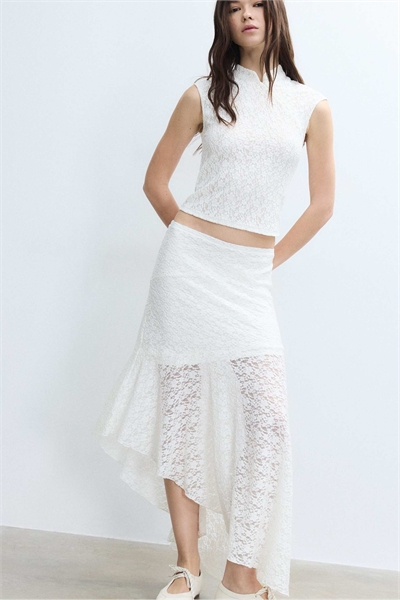 Асимметричная юбка средней длины с кружевом артикул 156369073