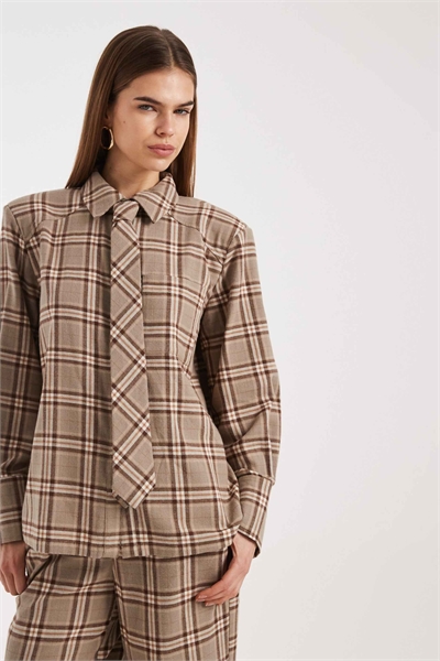 Комплект из рубашки из ворсованного хлопка с плечевыми накладками и завязками артикул 154032910