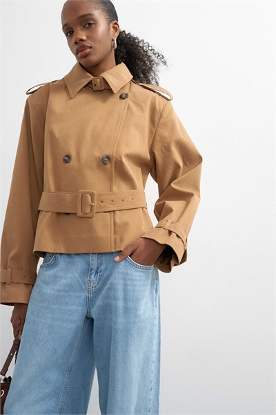 Укороченный тренч с воротником-воронкой артикул 155035931