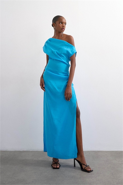 Миди-платье с рукавами из мягкой ткани электрического синего цвета артикул 145945358