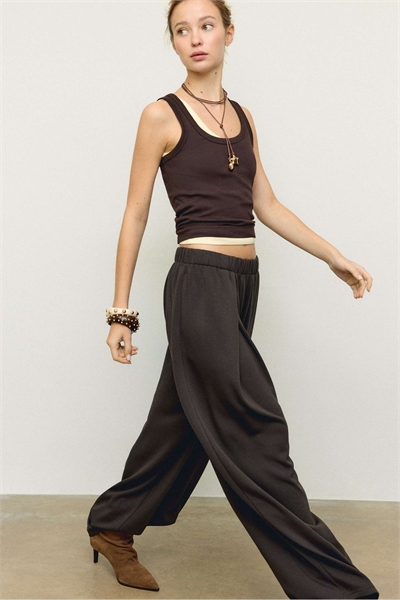 Джоггеры с мягкой текстурой и складками артикул 156369055