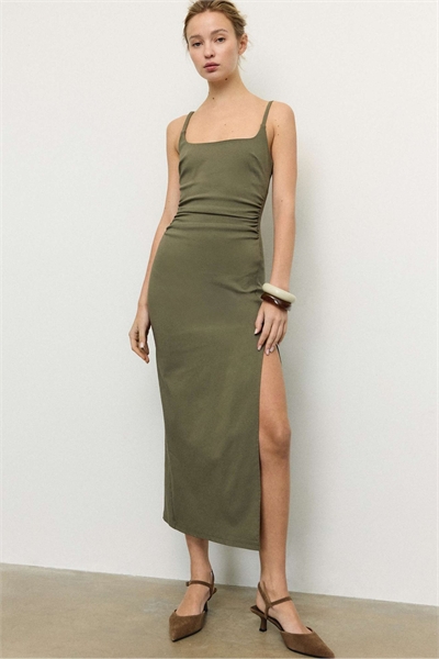 Платье-миди из бенгалина с квадратным вырезом цвета хаки артикул 156368945