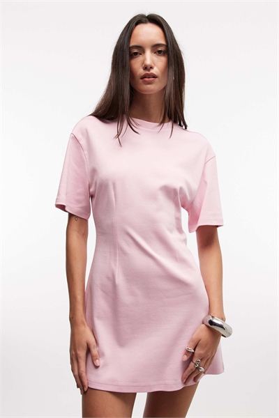 Мини-платье-футболка с затянутой талией артикул 155704352