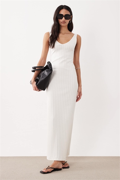 Широкое ребристое платье-миди без рукавов с V-образным вырезом в нейтральном цвете артикул 154120582