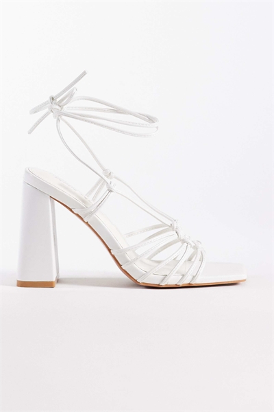 Сандалии с завязками на щиколотке и каблуком-блок артикул 153839259