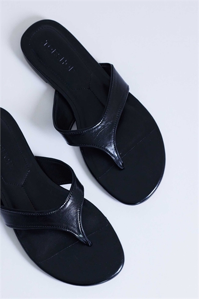 Босоножки Sisi на плоской подошве артикул 153322809