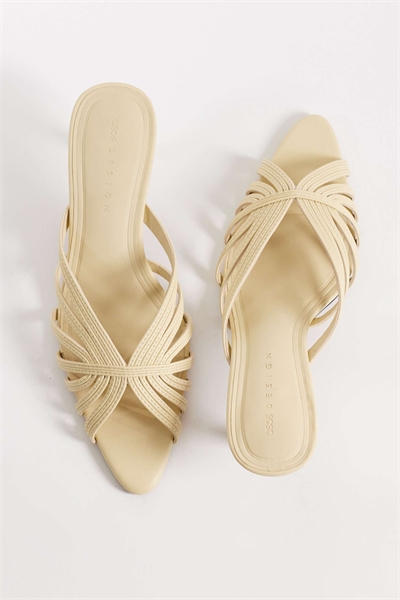 Мюли на среднем каблуке с открытым носком и ремешками артикул 152154696