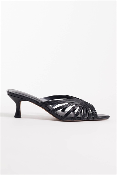 Мюли на среднем каблуке с открытым носком и ремешками артикул 152155013