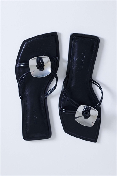 Детали фурнитуры Rolo для плоских сандалий артикул 153115174