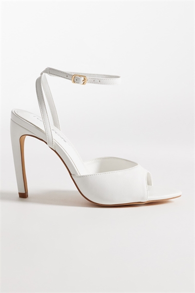 Сандалии на ремешках с завязками и каблуком артикул 154647173