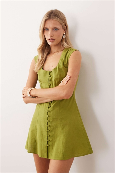 Мини-сарафан с квадратным вырезом и пуговицами артикул 153253709