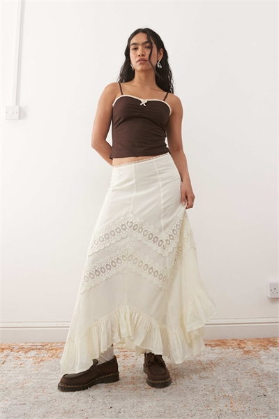 Юбка средней длины с асимметричным подолом и кружевной отделкой артикул 152739158