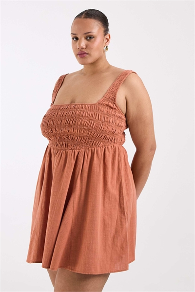 ASOS DESIGN Curve Selina — мини-сарафан из текстурированного хлопка с рюшами для пляжа артикул 153254902