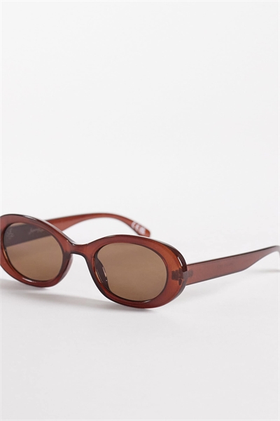 Овальные солнцезащитные очки с массивной оправой артикул 153052945