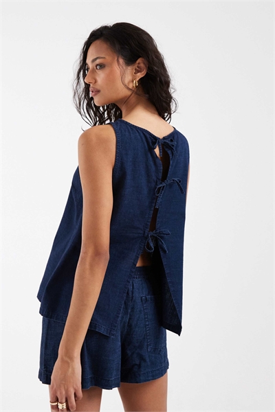 Комплект из джинсового топа с завязками на спине артикул 153531354