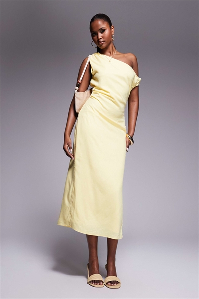 Эксклюзивное платье-миди с открытыми плечами и закрученными деталями, выполненное из льна, цвета сливочного желтого артикул 140700592