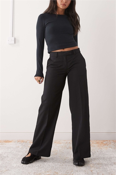 Брюки классического кроя с широкими брючинами и средней посадкой артикул 151051524