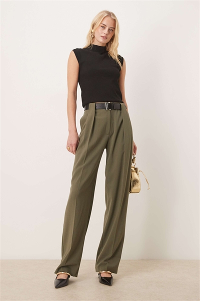 Высокие брюки с зауженными брючинами и поясом на высокой талии артикул 149859216