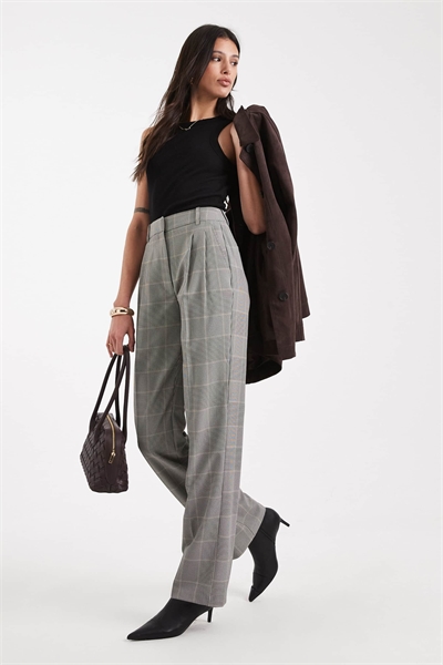 Длинные брюки с высокой талией и складками, скроенные по фигуре артикул 147561605