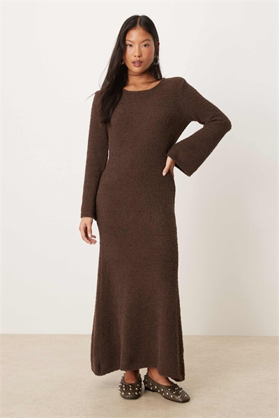 Очень мягкое и пушистое платье-свитер длинной длины артикул 149268673