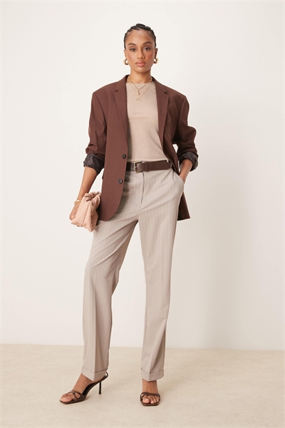 Высокие брюки прямого кроя с зауженными штанинами и ремнем артикул 141185815