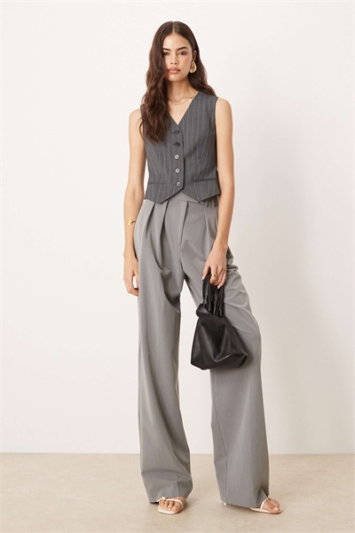 Высокие брюки с широкими брючинами и складками артикул 147265280