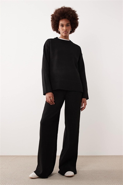 Комплект из черных трикотажных брюк с широкими брючинами артикул 151091676
