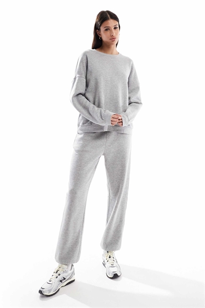 Оверсайз-комплект из светло-серого джоггера с манжетами артикул 150747255