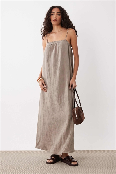 Макси-платье без рукавов из марли коричневого цвета артикул 153115961