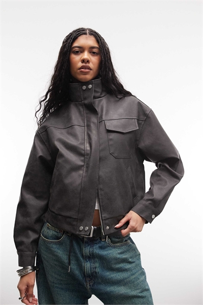 Куртка прямого кроя с текстурированной воротником-воронкой артикул 155209908