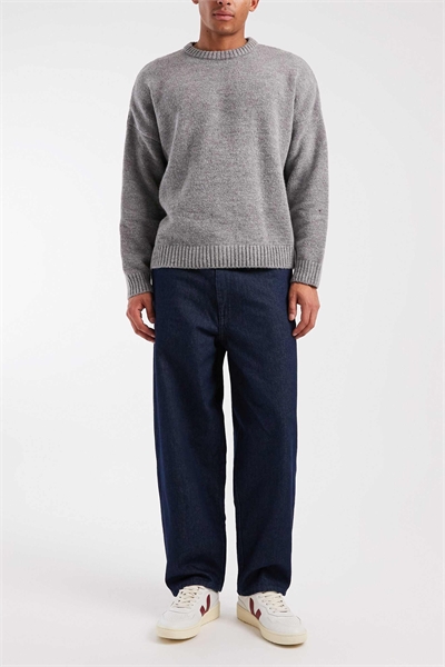 Джинсы с расклешенными штанинами артикул 153115171