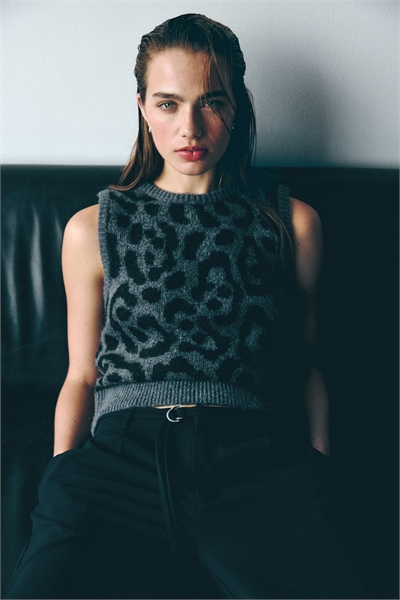 Свитер-жилет из жаккардовой вязки артикул 1300486001