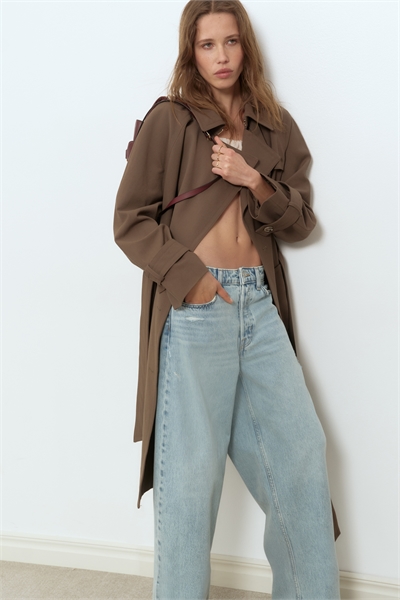 Широкие джинсы 