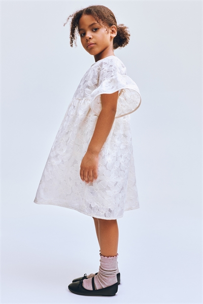 Платье с вышитыми рукавами-крылышками артикул 1329933001