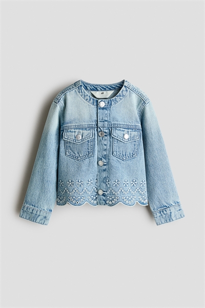 Джинсовая куртка с английской вышивкой артикул 1330889002