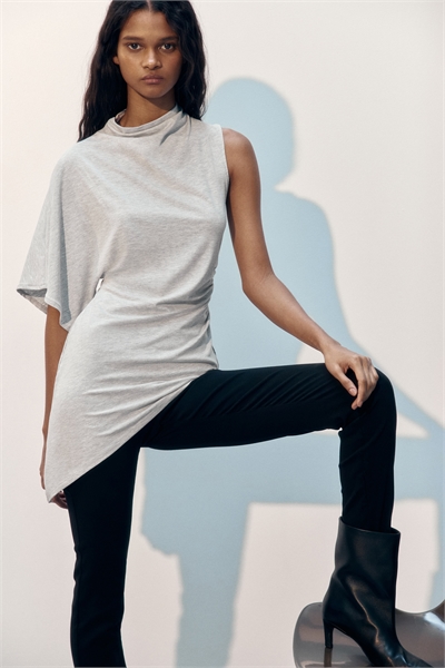 Асимметричный топ с высоким воротником артикул 1344667001