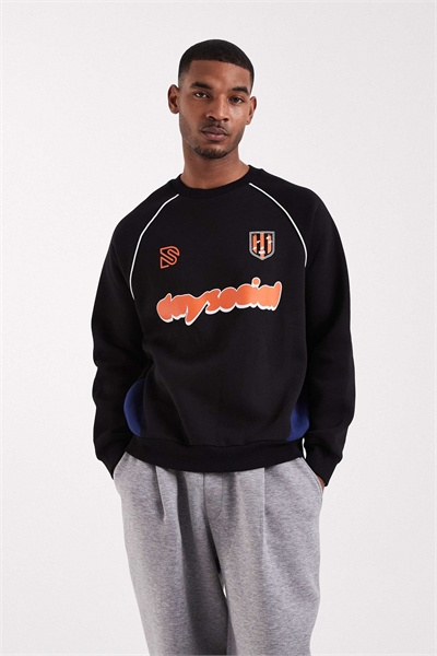 Свитшот свободного кроя с окантовкой артикул 156172530